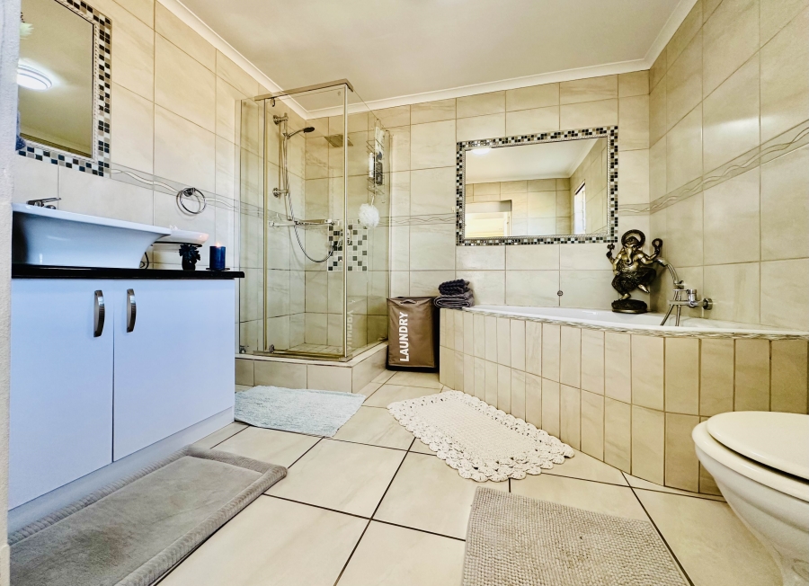 3 Bedroom Property for Sale in De Kelders Western Cape